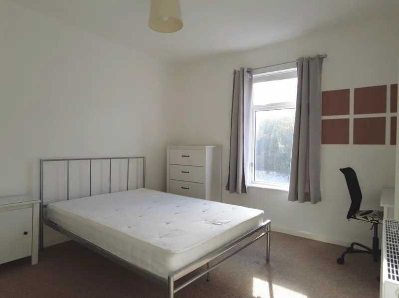 Spacious 3 Bed House // AUG 2026 - Thumbnail 18